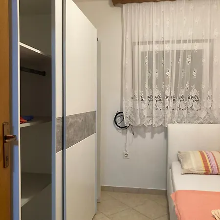 Lacic Apartment Vir