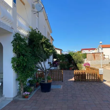 Lacic Apartman Vir